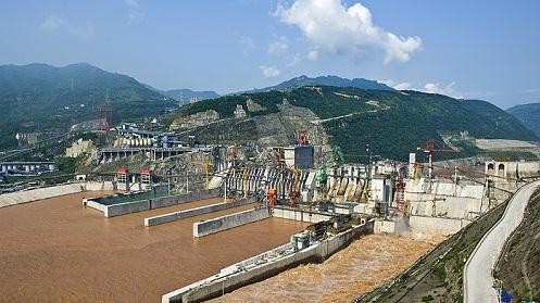 向家壩水電站10月16日成功實現初期蓄水目標——各減壓閥運行情況正常 向家壩水電站10月16日成功實現初期蓄水目標——各減壓閥運行情況正常